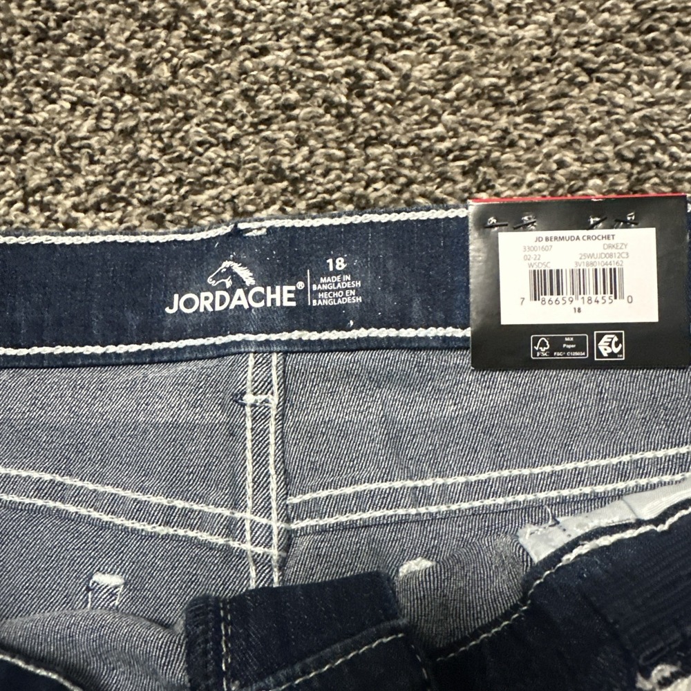 Jordache Girls Size 18 Bermuda Shorts Dark Wash Raw Hem Embroidered Flowers 30x8 - Picture 2 of 7